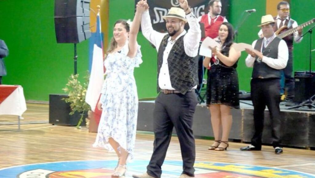 Pareja curicana ganó Campeonato Regional de Cueca 2025 en Constitución 1 Pareja curicana gano Campeonato Regional de Cueca 2025 en Constitucion