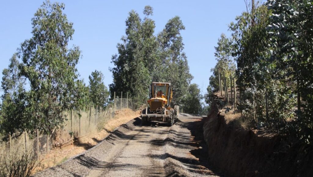 Vichuquén: Comienzan trabajos de pavimentación en el camino rural de Huiñe 1 Portada Noticias 2