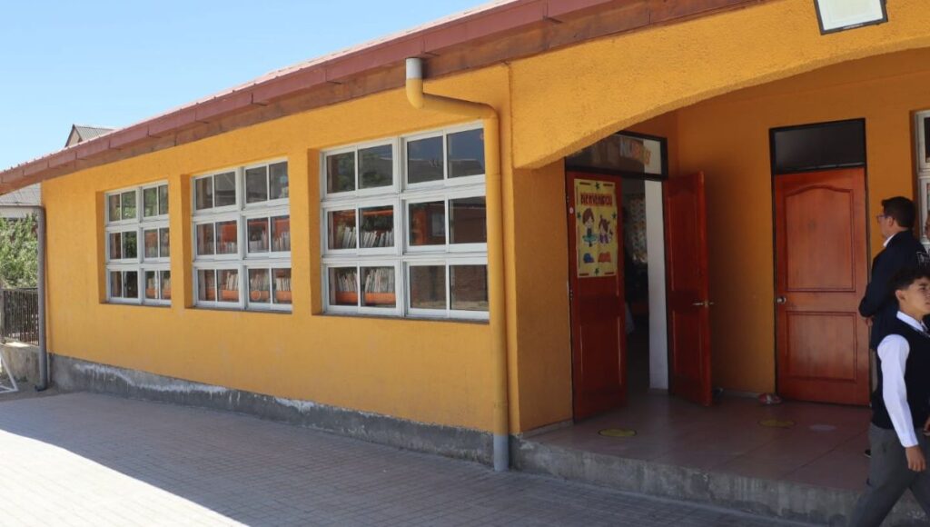 Terminan obras de mejoramiento por más de 700 millones de pesos en dos escuelas de Molina 1 Terminan obras de mejoramiento por mas de 700 millones de pesos en dos escuelas de Molina