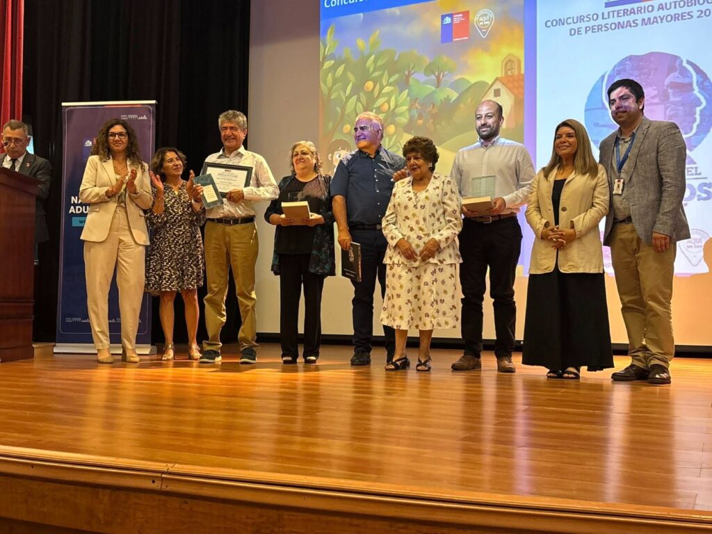 SENAMA Maule premió el talento literario y la memoria de las personas mayores en emotiva ceremonia 2025 1 WhatsApp Image 2025 12 16 at 15.51.12