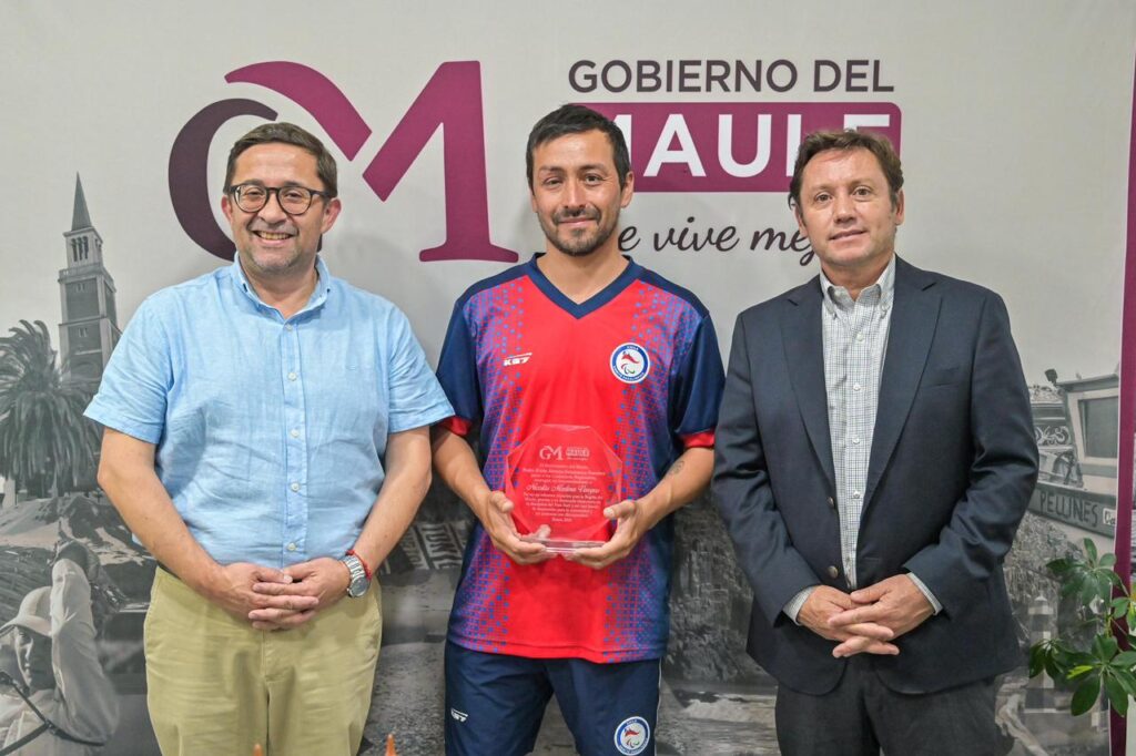 Gobernador reconoce a Nicolás Medina, orgullo del parasurf maulino 1 WhatsApp Image 2026 01 23 at 08.57.20