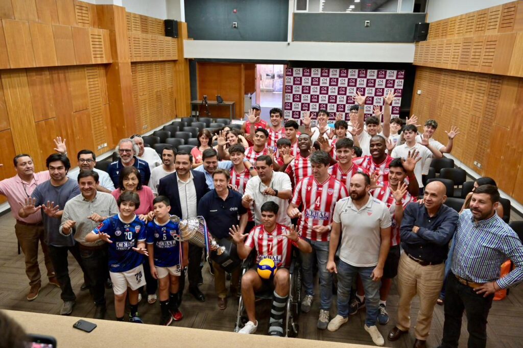 Club Voleibol Linares recibe reconocimiento por su décima estrella nacional 1 WhatsApp Image 2026 01 28 at 18.43.18
