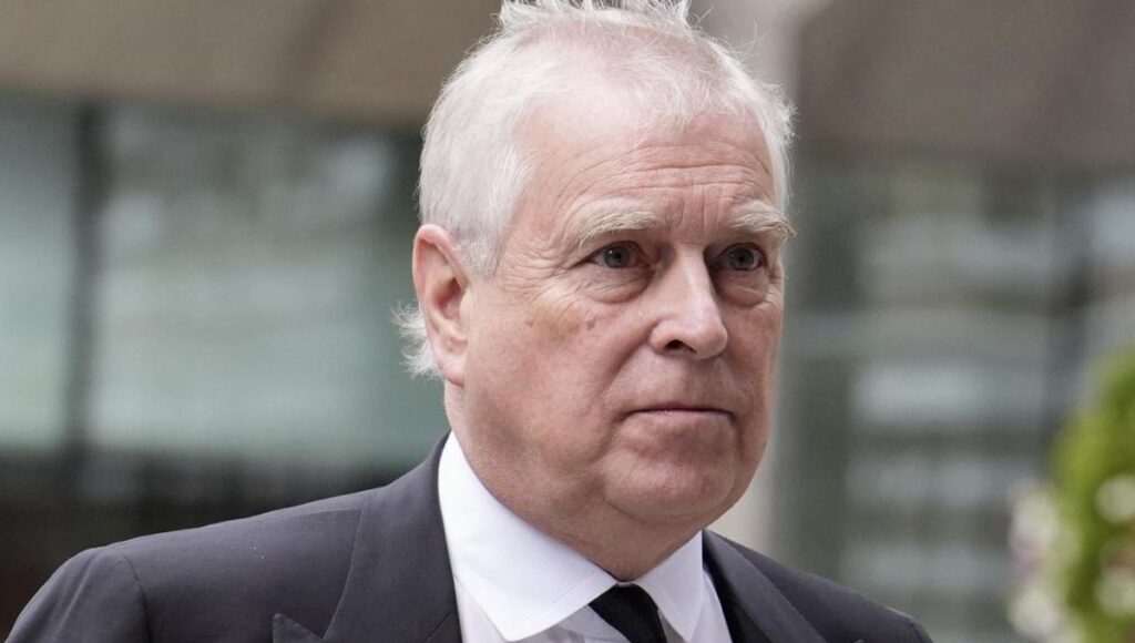 Detienen al ex principe Andres por presunta mala conducta en cargo publico