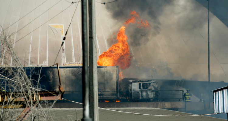 explosion en la rm bomnbero confirma que victimas se lanzaron desde puente para huir de las llamas 750x400 1