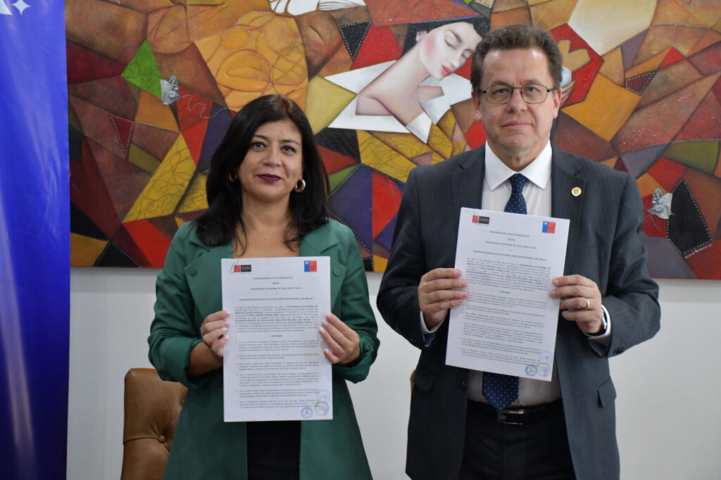 Firma de Convenio U Autoinoma y Superintendencia de Educacioin