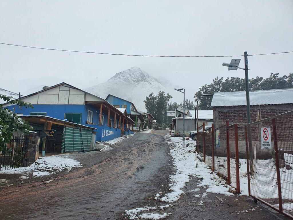 Primera nevada del año en Termas del Flaco anticipa temporada turística récord 1 WhatsApp Image 2026 03 22 at 16.04.08 1