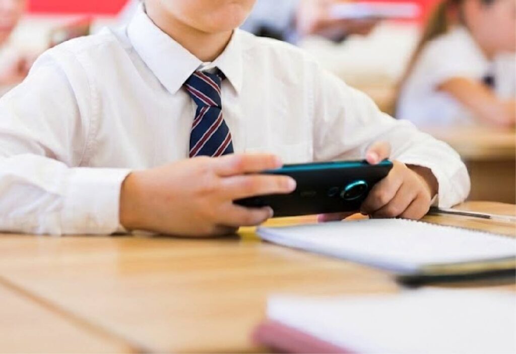 modo aula prohibicion celulares.png 1440x2000 q70 subsampling 2
