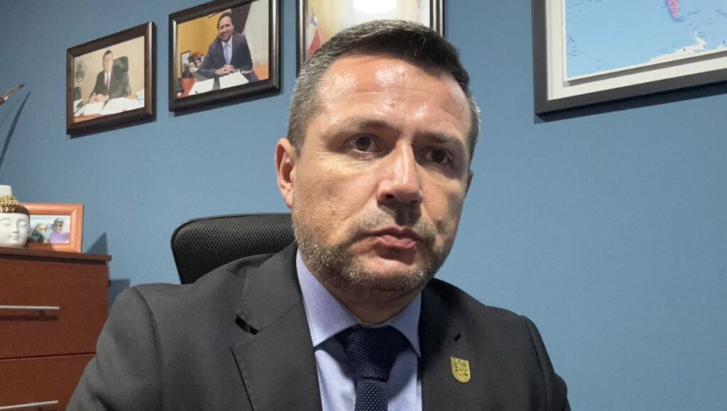 Alcalde de Rio Claro y presidente de AMURMAULE Americo Guajardo condena agresiones a autoridades en la Universidad Austral