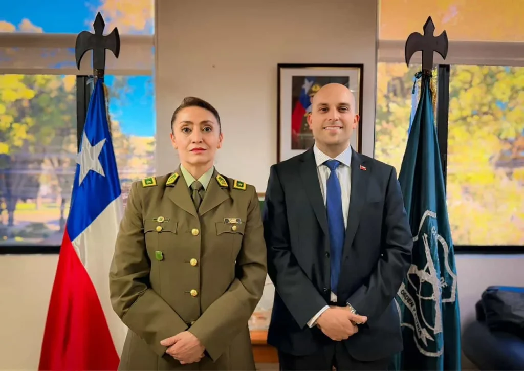 Carabineros y Seremi de Educacion coordinan acciones para prevenir violencia y delitos en colegios