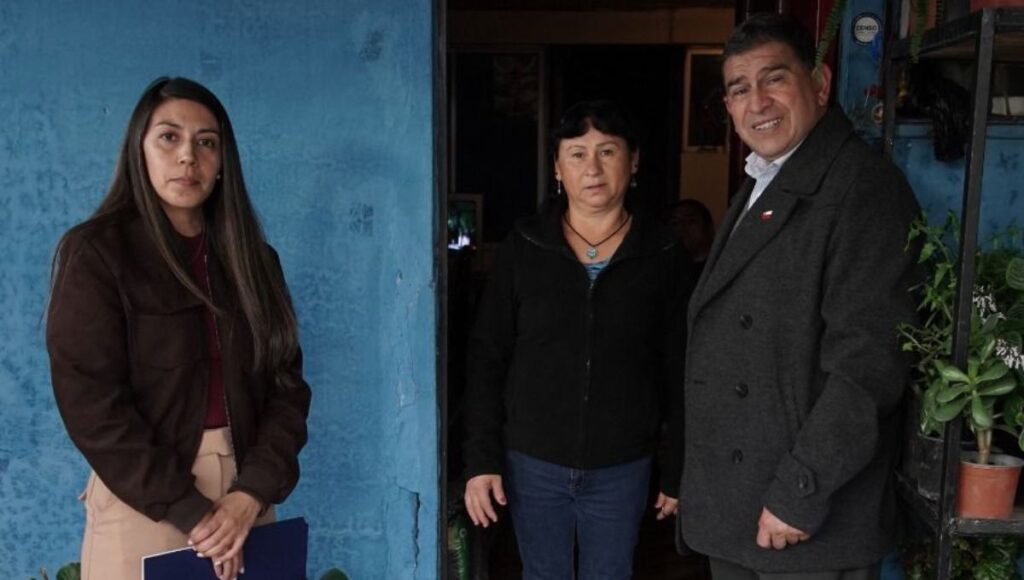 Delegado Provincial entrega ayuda social a familias de Curico a traves del Fondo Orasmi