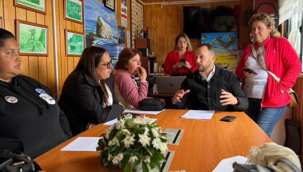 Diputado Jorge Guzman presenta a las familias del Bruma proyecto de ley para reforzar la seguridad maritima y pesquera