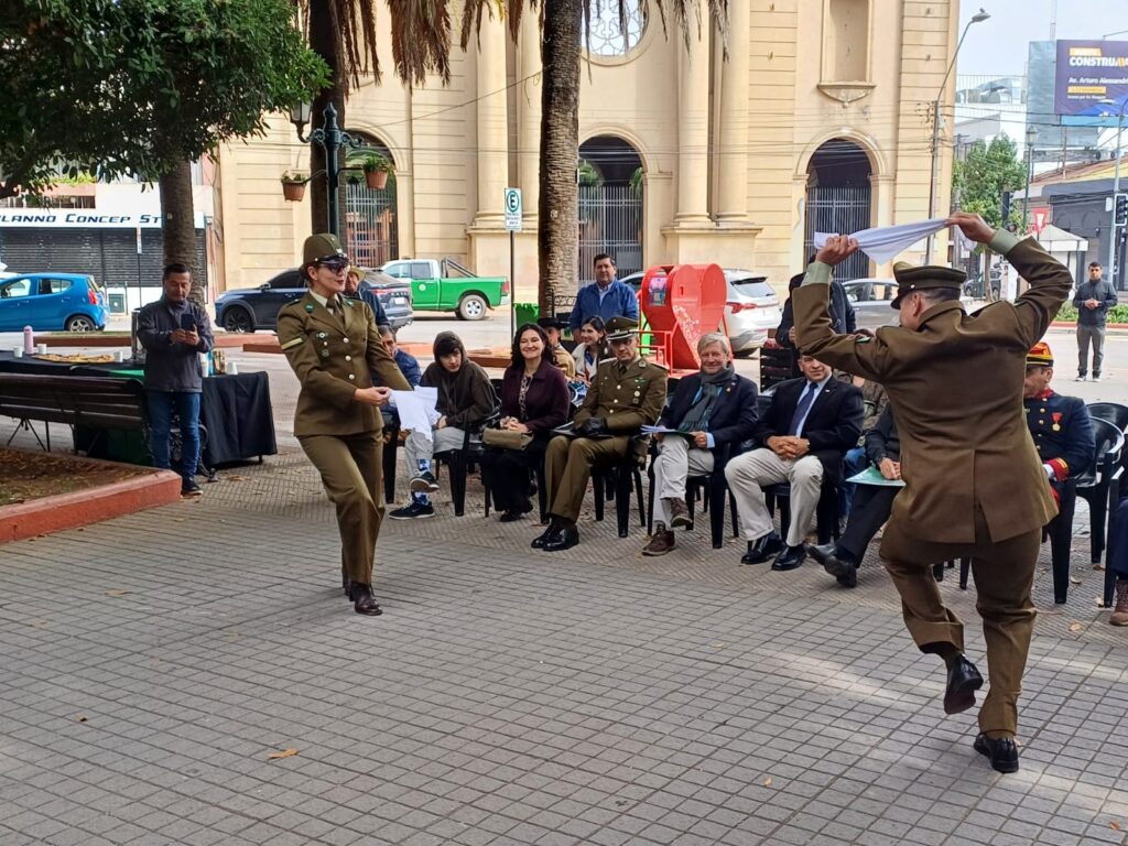 Foto 03 Izamiento Bandera