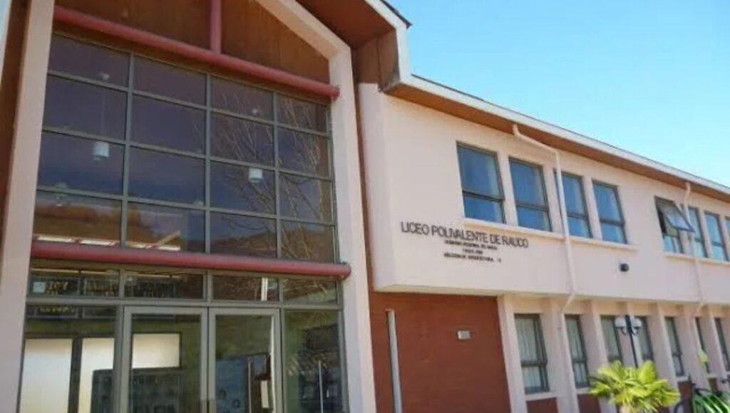 Liceo Bicentenario de Rauco suspende clases este lunes por medidas preventivas tras hechos del viernes
