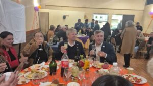 Agrupacion Solidaria Estamos Contigo celebro ocho anos de apoyo a pacientes con cancer en Curico