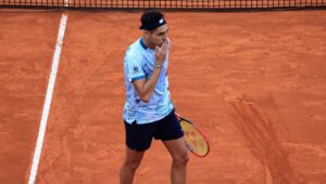 Alejandro Tabilo avanza con autoridad a cuartos de final en Challenger de Valencia