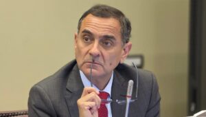 Diputado Javier Munoz califica como un mal chiste reajuste de 7.546 al sueldo minimo propuesto por el Gobierno