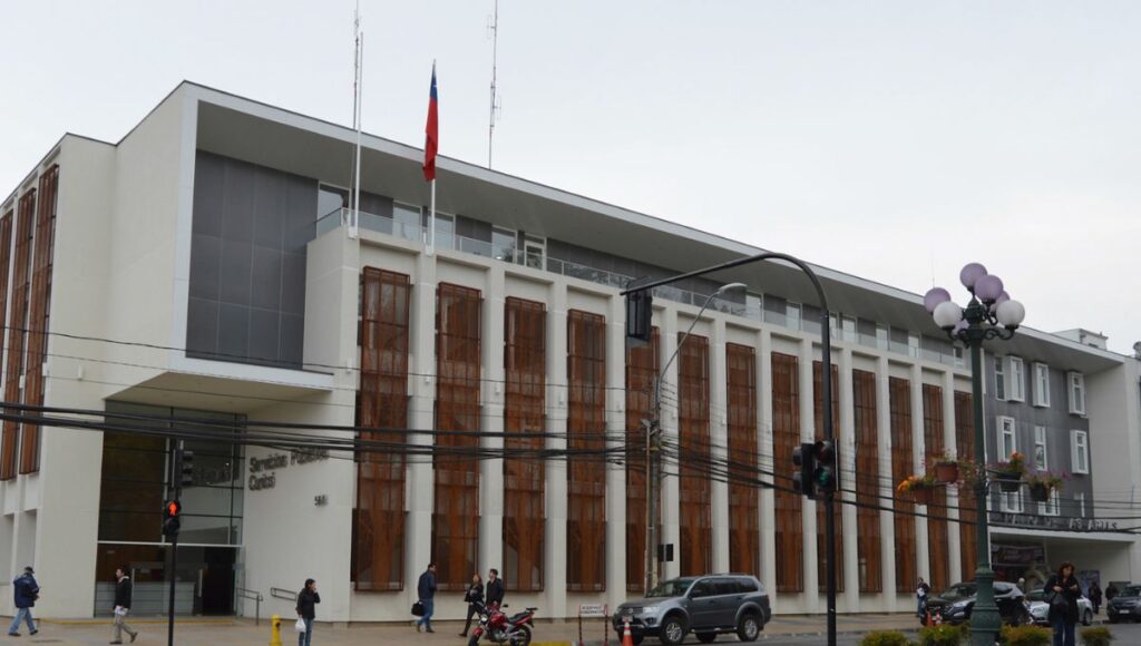 Ex funcionarios de Delegacion Presidencial de Curico acusan retraso en pagos tras despidos