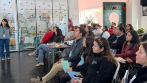 Realizan charla sobre familias de acogida en biblioteca municipal de Licanten