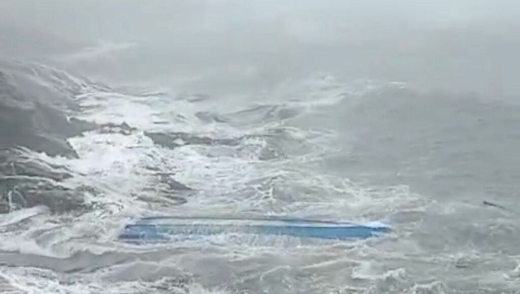 SENAPRED confirma muerte de dos pescadores artesanales de Constitucion tras volcamiento en costas de Duao