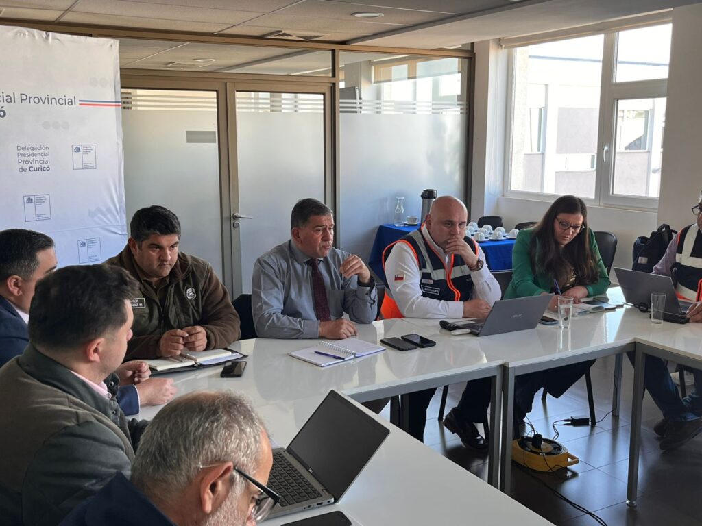 Delegado presidencial encabezó Cogrid Provincial con foco en el Plan Invierno en Curicó 1 WhatsApp Image 2026 05 11 at 18.27.08