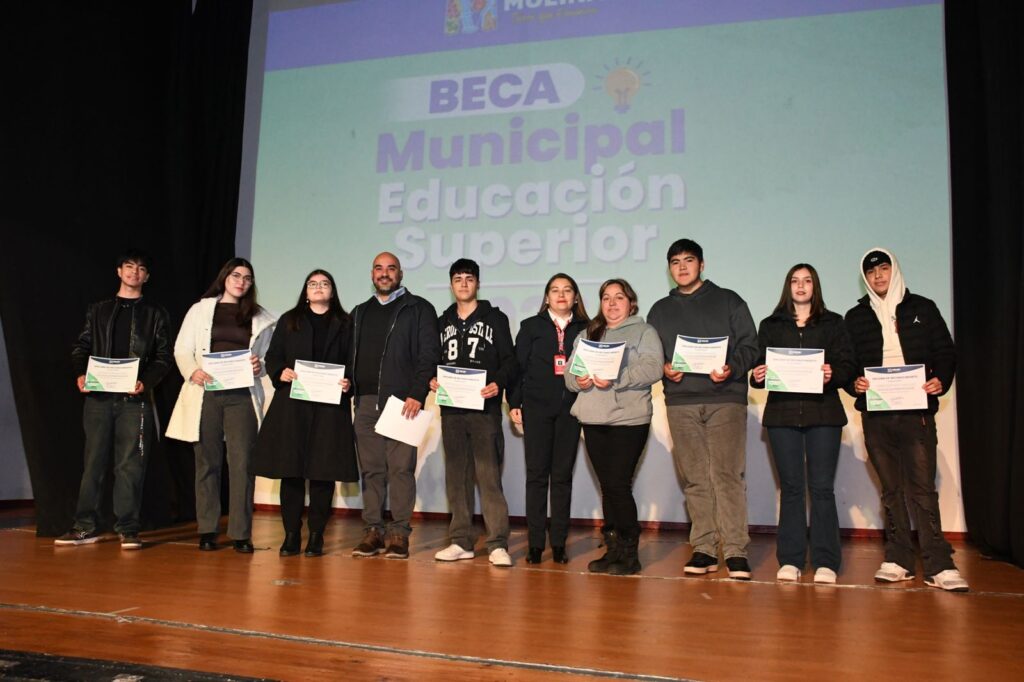 Entregan Beca Municipal a 150 jóvenes de Molina 1 WhatsApp Image 2026 05 18 at 12.43.55