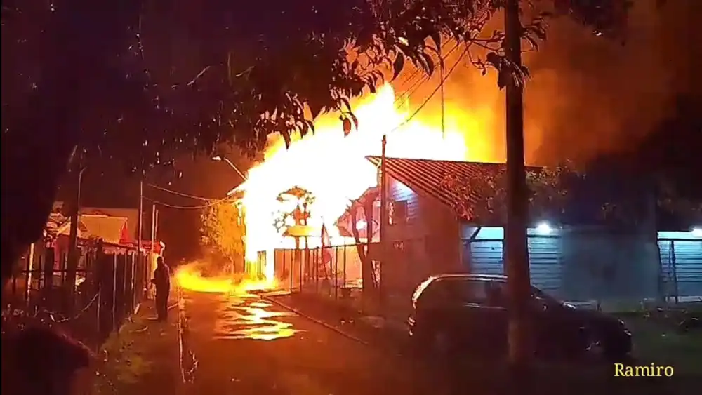 incendio estructural afecta a vivienda en el sector cordillerilla de curico