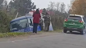 pasajeros resultan con lesiones leves tras accidente de minibus en sector casablanca de molina