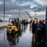 capitan sobrevive mas de dos horas en el mar tras accidente con grua en puerto maguillines de constitucion