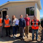 Familia de Pelluhue recibe vivienda de emergencia tras sistema frontal