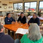 Delegación de Cauquenes y empresarios de Pelluhue coordinan acciones para fortalecer el turismo local