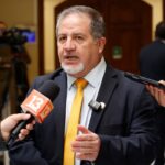 Diputado Roberto Arroyo exige urgencia a ley que prohíbe publicidad de apuestas en línea y fiscaliza resoluciones del SII